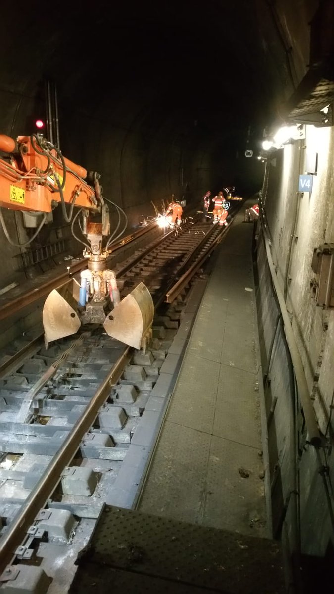 AlainferaPaul's tweet photo. #InfrapôlePE ce WE dans le tunnel du #RERE pour renouveler 50 Joints Isolant Collés #SNCFReseau #TravauxIdF https://t.co/9Ki254ZyDy