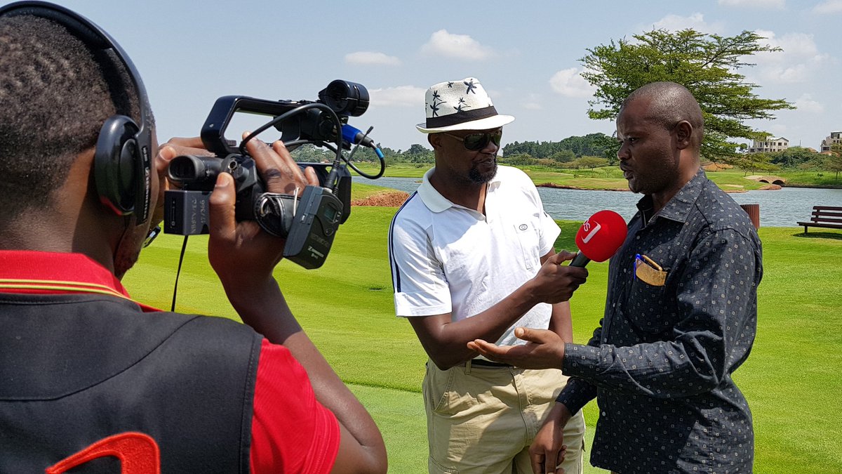 Fireliglntfi's tweet photo. @SamsonKasumba interviews an engineer turned golfer at the @Golf4FunSA 
#g4fpearlofafrica https://t.co/KxjXPavw7S