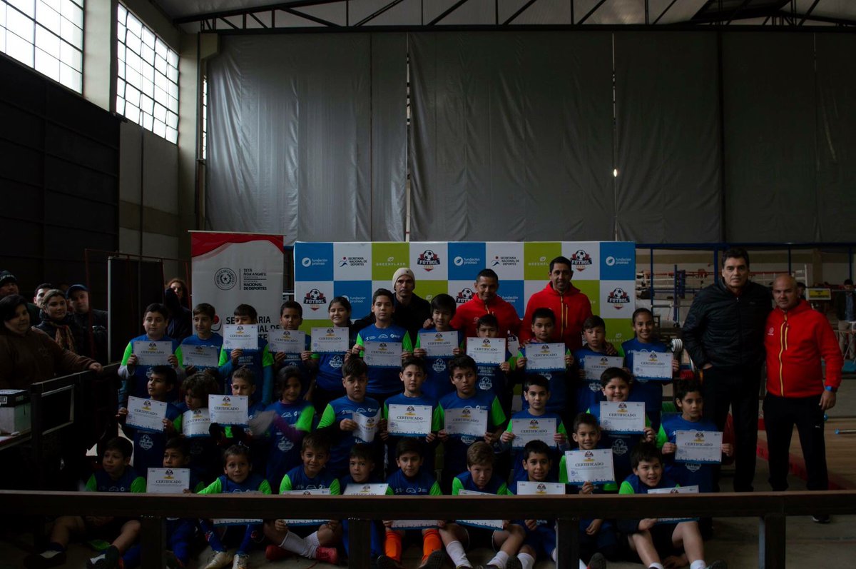 futboltotal_py's tweet photo. ¡El día de ayer culminamos nuestras actividades de la colonia de vacaciones con la presencia del Ministro Victor Pecci! 😃⚽ https://t.co/G3q3jdMwJf