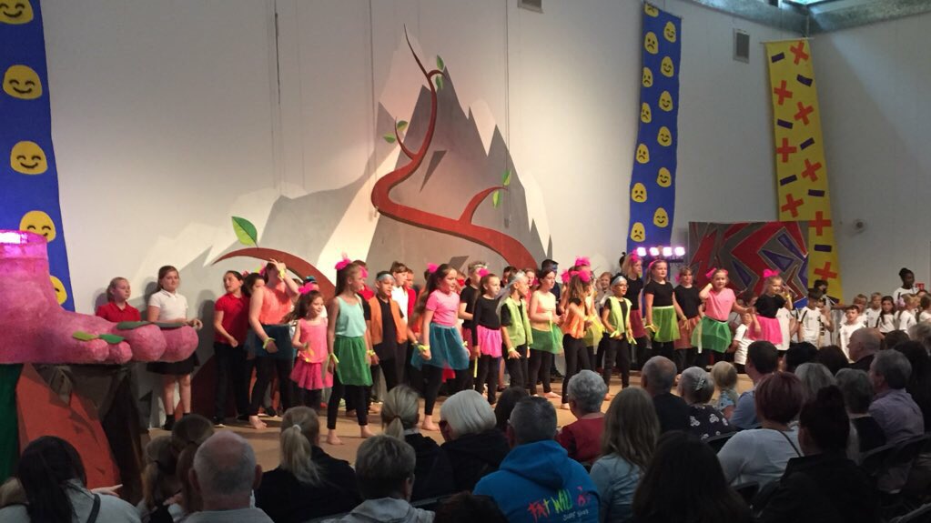 RosehillJuniors's tweet photo. For making our vision become reality - huge thanks to such dedicated colleagues @RosehillJuniors for yet another year of Rosehill magic! Have a wonderful break. #valuesandvision https://t.co/4qgecMV4D2