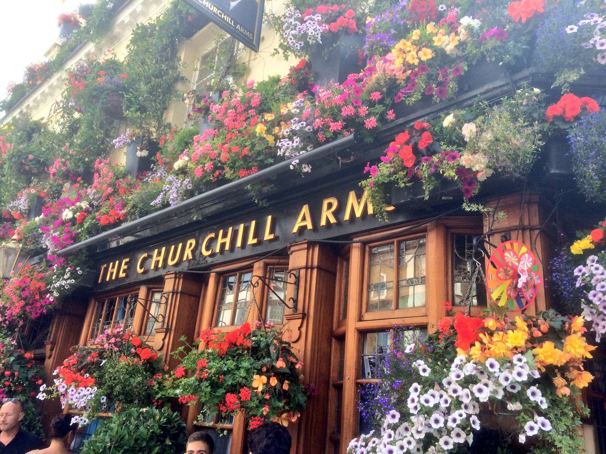 Weekend is here and schools out! The @ChurchillArmsW8 is the perfect place to visit with blooms everywhere and even some windmills can be spotted #openallday #familieswelcomed #dogfriendly #fullersbeers #Thaifood #greatatmosphere #localsights #parksandgardens
