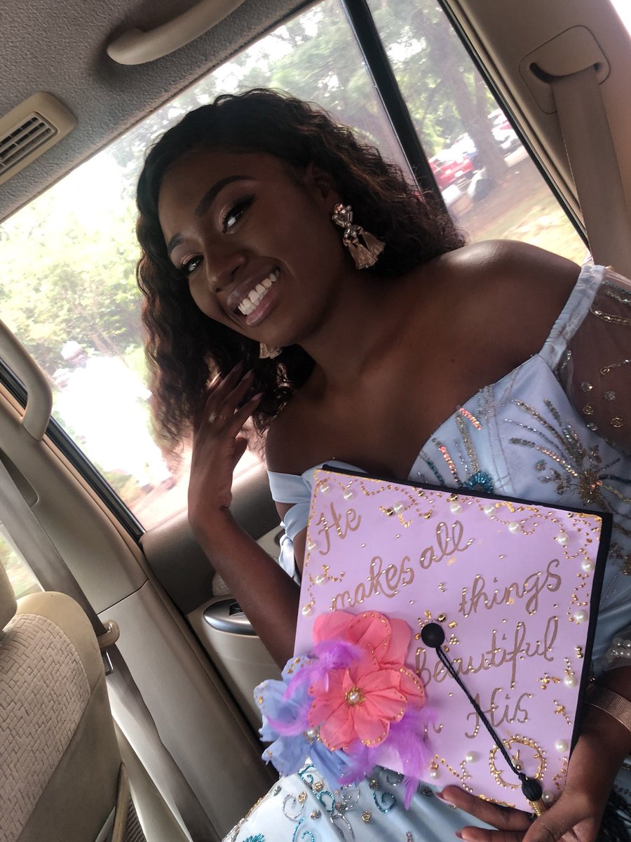 Gionajaynelle_'s tweet image. I’m so grateful to God for bringing me this far! 🎉

God willing by the end of this year I will be officially an Engineer. In deed, He makes all things beautiful in His time. 

Couldn’t be more blessed ❤️

#WayTooThankful #GraduationSzn #Engineer