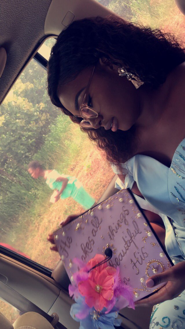 Gionajaynelle_'s tweet image. I’m so grateful to God for bringing me this far! 🎉

God willing by the end of this year I will be officially an Engineer. In deed, He makes all things beautiful in His time. 

Couldn’t be more blessed ❤️

#WayTooThankful #GraduationSzn #Engineer