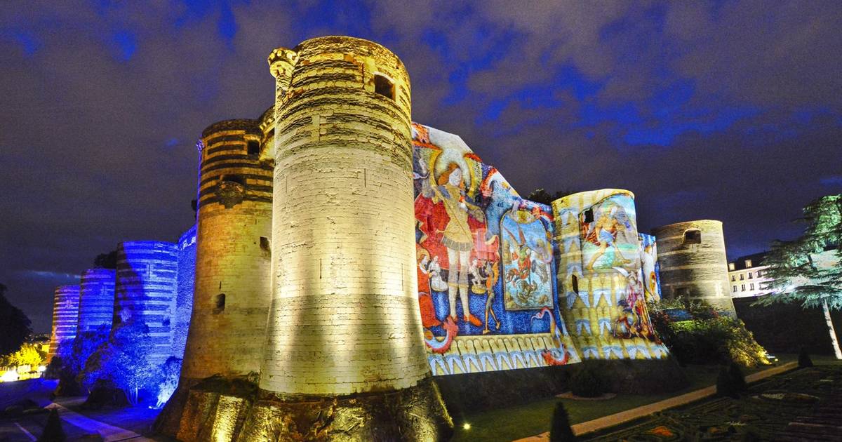 OuestFrance49's tweet photo. EN IMAGES. La balade du roi René : Angers s’illumine jusqu’au 11 août https://t.co/GySJITJw2E https://t.co/BRCrTgEYL8