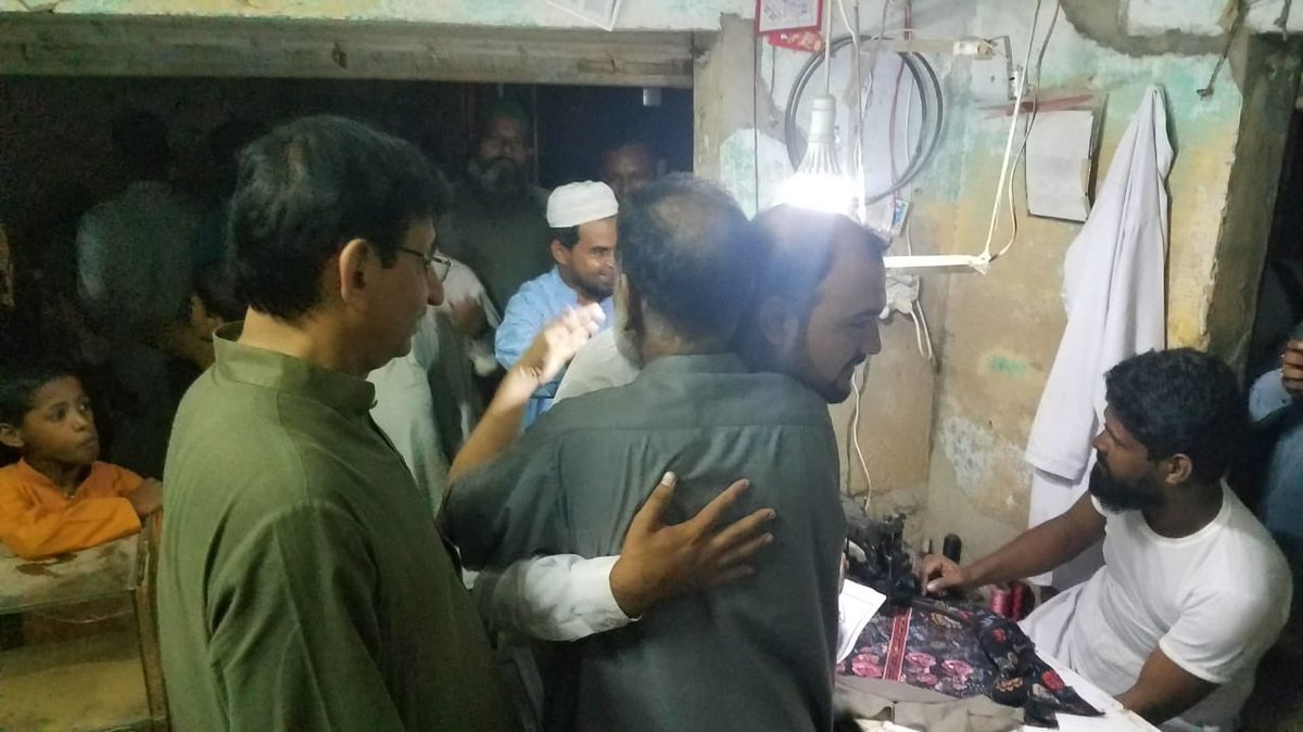 ImranRSiddiqi's tweet photo. This is #MQM 😍
قصبہ علیگڑھ میں حق پرست امیدوار برائے قومی اسمبلی @SyedAminulHaque اور برائے صوبائی اسمبلی @alikhurshidi کی حلقے کی عوام کے ساتھ ایک جھلک
#Vote4Kite #KiteisRight https://t.co/LatNh0OF05