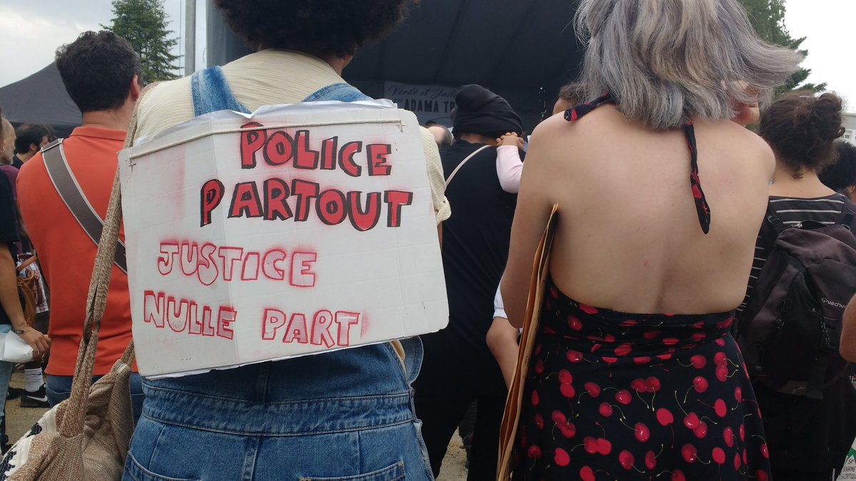 radioparleur's tweet photo. Les prises de paroles de familles de victimes de la police et de la gendarmerie commencent sur le terrain de sport de #Boyenval #MarcheAdama https://t.co/2ZnwfhpiXC