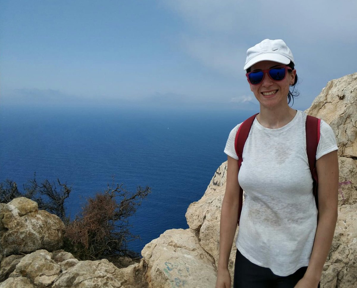 auroramarab's tweet image. It's not the picture with the cleanest clothes, but I had to bite the sand to get there, and I did it! 
Climb to the peña de Ifach #spectacularviews 
#sweathadareward 
@MyPeakChallenge 
@SamHeughan 
@ESSpeakPeakers