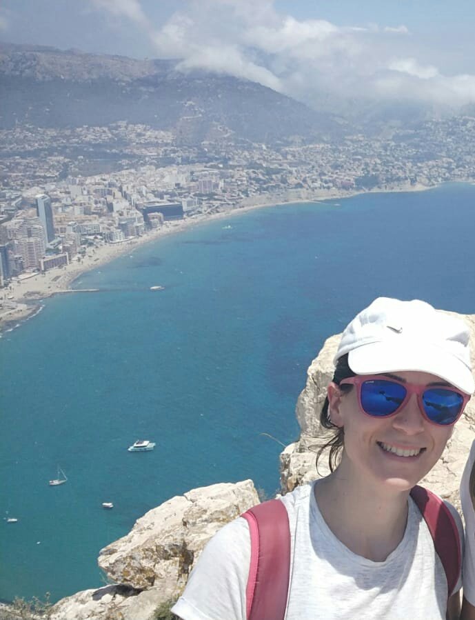 auroramarab's tweet image. It's not the picture with the cleanest clothes, but I had to bite the sand to get there, and I did it! 
Climb to the peña de Ifach #spectacularviews 
#sweathadareward 
@MyPeakChallenge 
@SamHeughan 
@ESSpeakPeakers