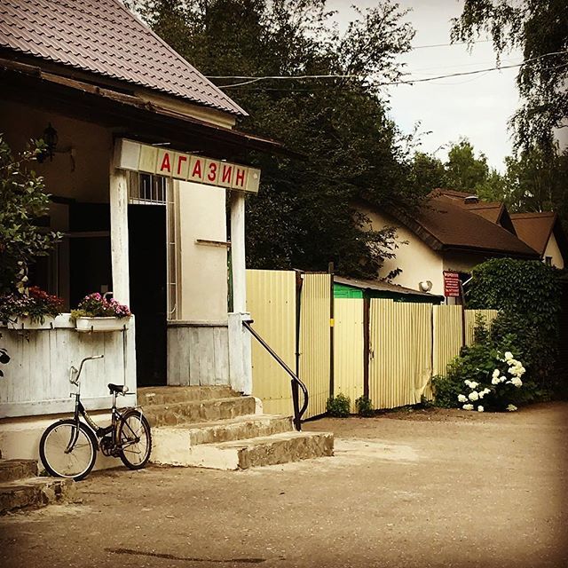 kscheib's tweet photo. Агазин 🏡 #переделкино #надаче #лето #peredelkino #dachalife #littleshop #oneletteroff https://t.co/8f6iTHV8Pa https://t.co/POArBH0TzT