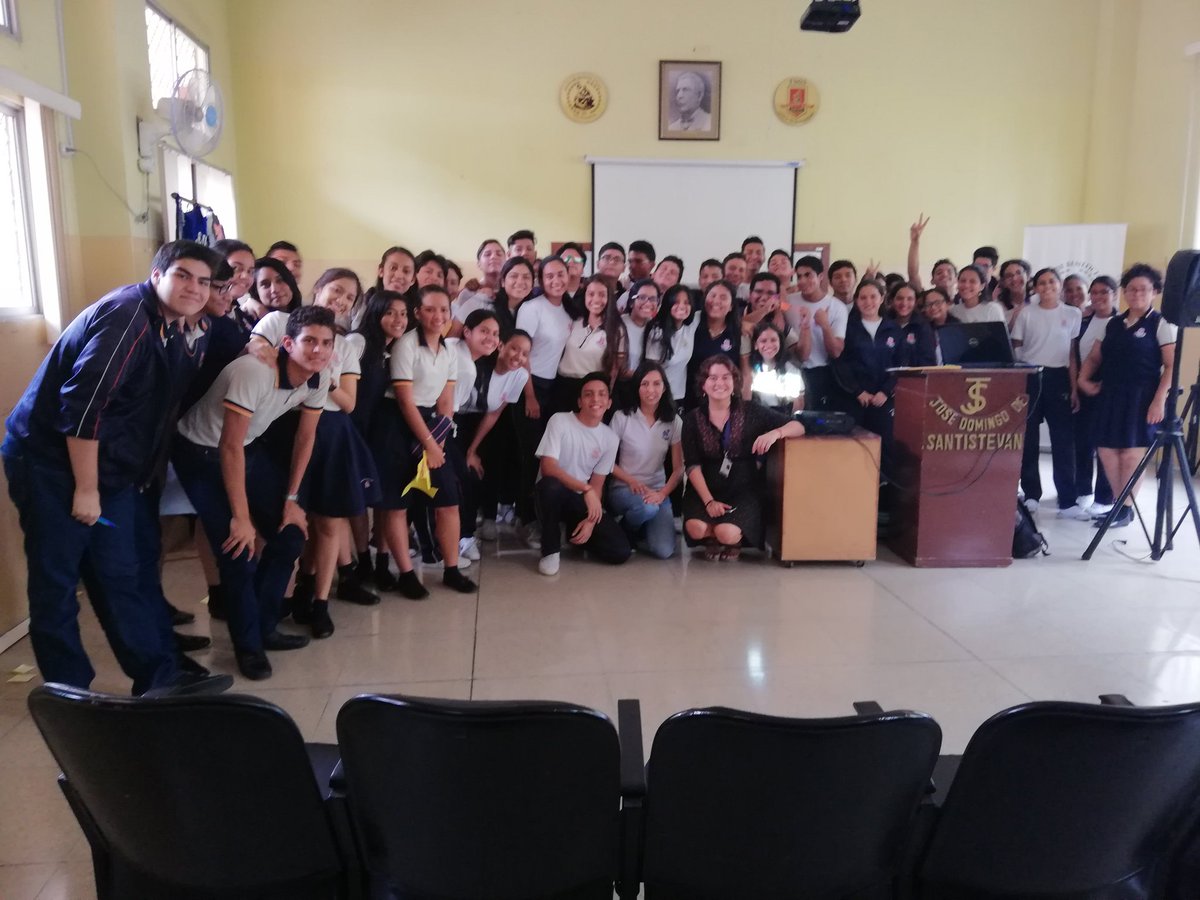 StefaEli's tweet image. Así han sido las últimas semanas, visitando los colegios para difundir las carreras de #EDCOM #ESPOL #yosoyespol @cparedesverduga