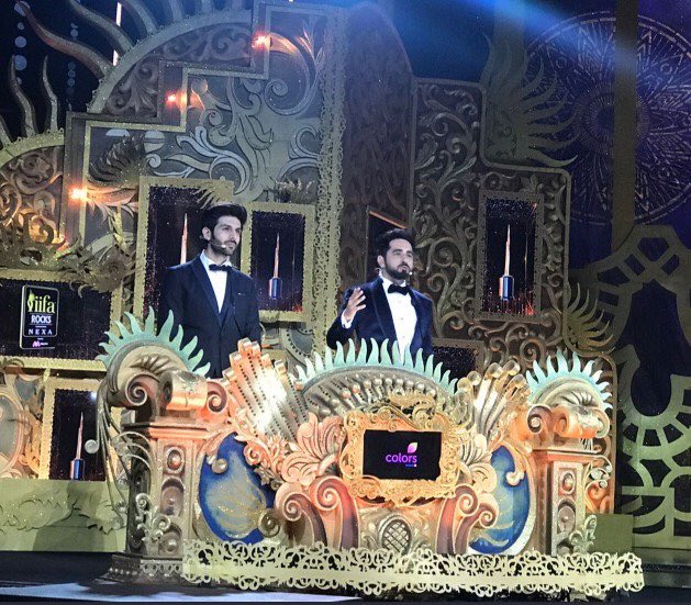 TheAaryanKartik's tweet photo. Hosting with my witty dost @ayushmannk was so much fun
My Debut as @IIFA host will always be special ❤️❤️ @ColorsTV
Catch all the fun and madness tomorrow at 1 pm and 5 pm 🤗🤗
#iifaRocks #IIFA2018 https://t.co/Nr1syhp0sp