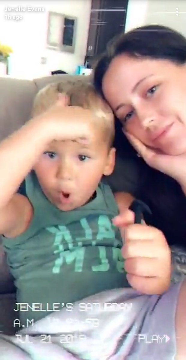 jenellousofwhat's tweet photo. #snapchatmom https://t.co/APPOPTmX3k