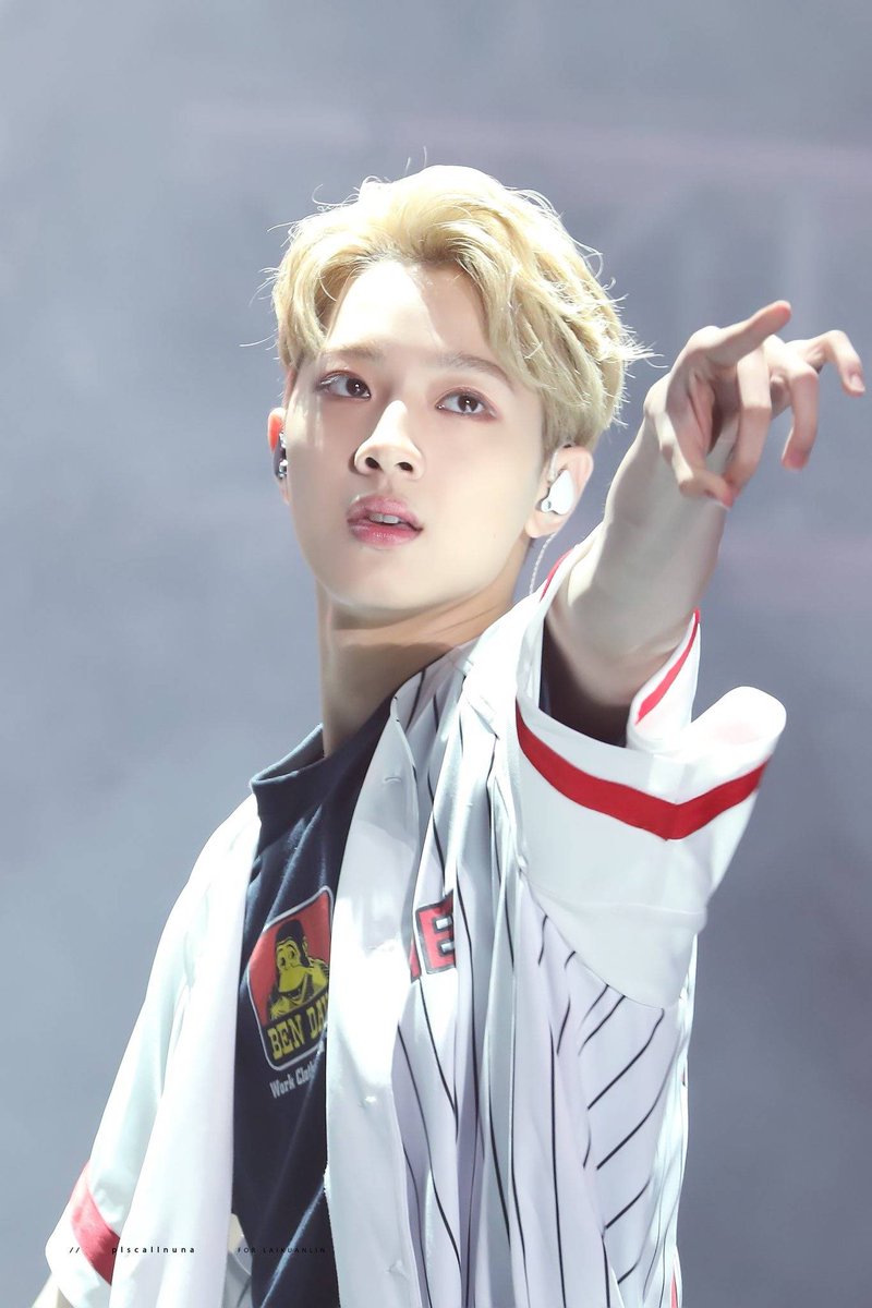 kingfunny6's tweet photo. @natalie10204 @NasuhAzra @0801kuanlin @yvonnechu14 @laikuankuan77 @MOMOKO_101297 @WannaOne_twt #라이관린 ❤ 라이관린 화이팅❤ https://t.co/y1dylm0f15