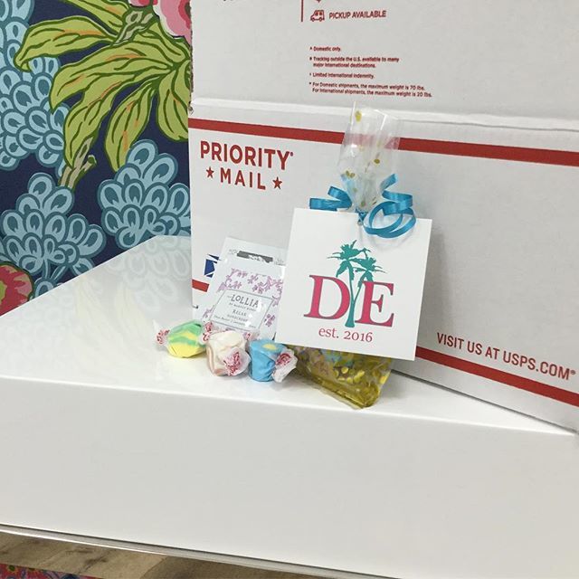 The first Decor Envy orders are going out! Keep an eye out for yours and send us photos of your beautiful new items (and enjoy a little treat from us)! 😘 💕 #shopdecorenvy #decorenvy #expandingbusiness #nowonline #nowshipping #shopsmallbusiness #verob… instagram.com/p/Blf6B4oAKmh/