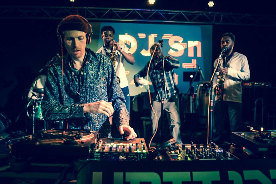 DJBurntBridges's tweet photo. Dropped a mix on @Unit137 sound system the other week, blending reggae dub trap hip hop jungle jazz fusion joined by #Xvngo and @MarcusJoseph7 on Sax, MC #HoneyBrown hosting the session + vocalist #SaraLima and MC's @BackyardBully @Watusi87 &amp; @BlinkMarlo.. big UP #Unit137 https://t.co/KruY56h3aH