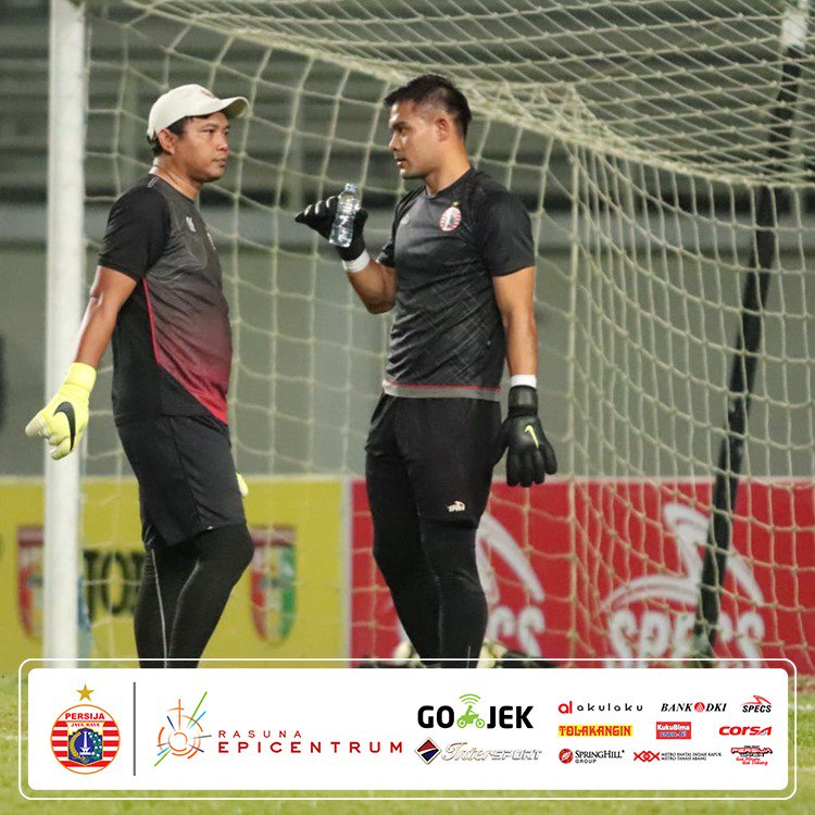 Persija_Jkt's tweet photo. Bersiap untuk pertandingan malam ini.✊💪

#PersijaDay #PersijaJakarta #PersijaSelamanya https://t.co/RFUPHrdPTk