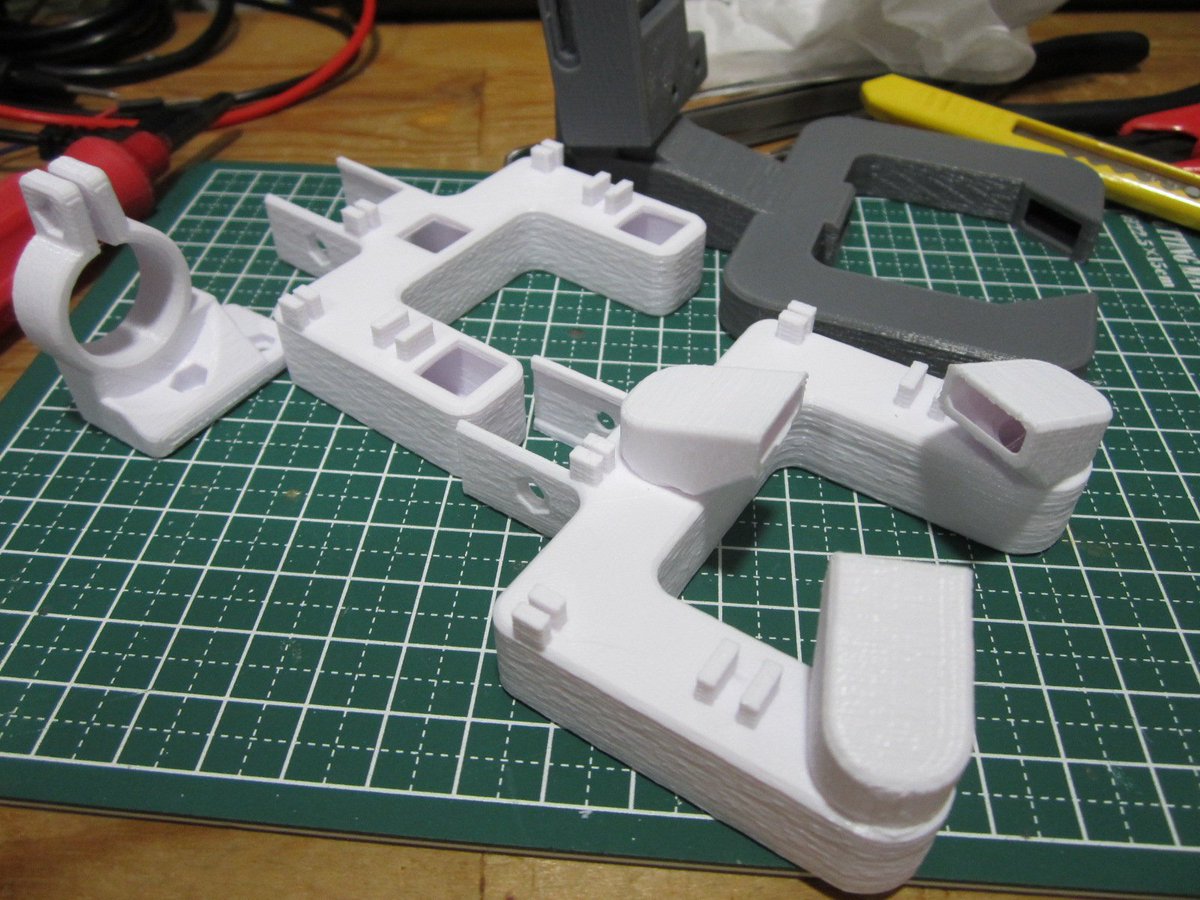 saiki0011's tweet photo. #ALUNAR-M508 用のワークファンノズル試作中です
しかし#ABrotherは0.3ノズルに入れ替えて
変な押出不良は収まったけど
積層が荒いのはワークファンの関係かな?<謎😑
#3Dプリンタ #3Dプリンター #3Dprinter #reprap https://t.co/PAd7NwfzXI