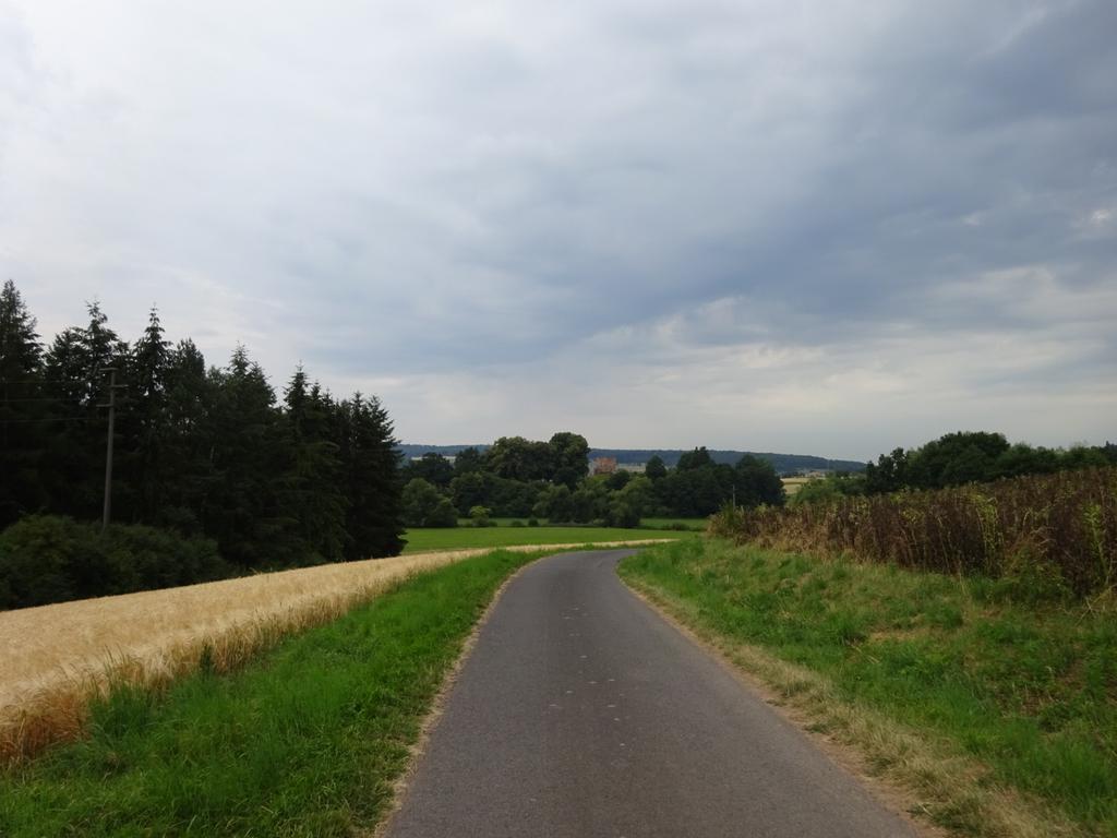 khgdrn's tweet photo. Haben es fast geschafft. Noch 6 km bergauf, dann Rest bergab 😍#vulkanradweg https://t.co/KikorQrkkL
