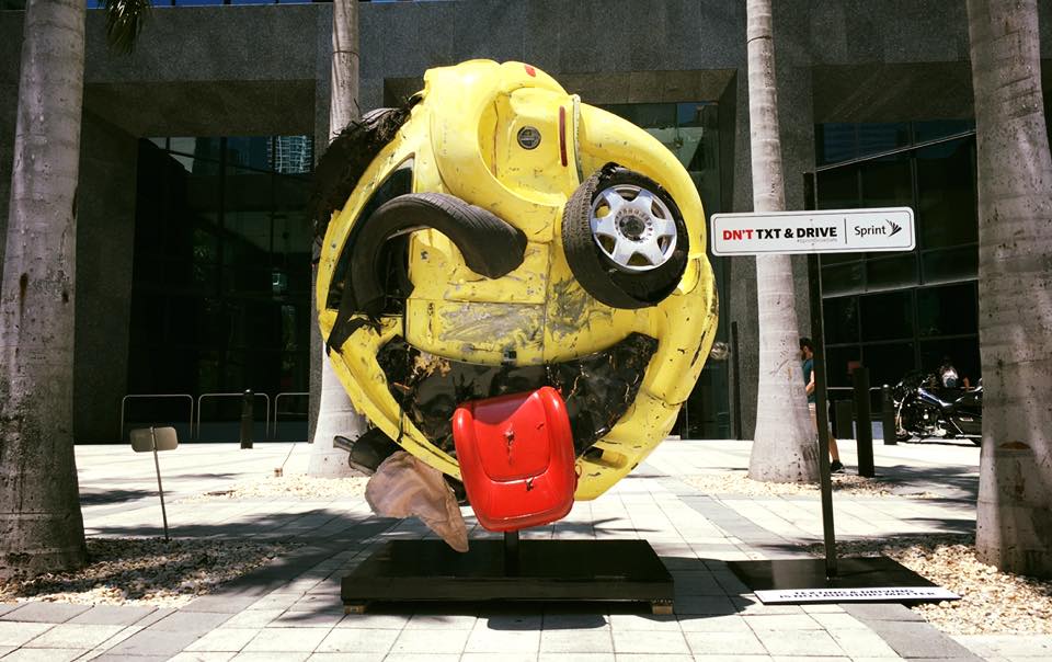 BaileySkchDaily's tweet photo. Fantastic piece by artist Rudolf Kohn highlighting the potential consequences of texting and driving #sculpture #emoji https://t.co/sivcz1EVKE