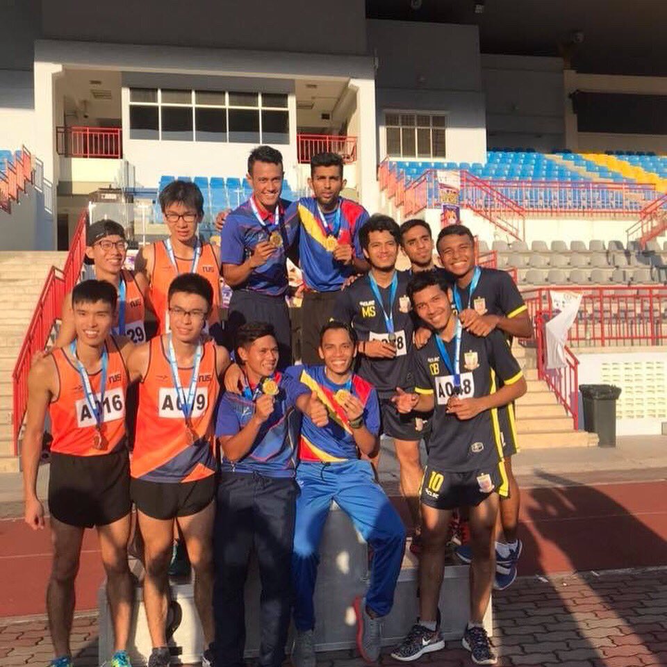 afiqhaj's tweet photo. Untong dpt team gn korg. Senang keje. 😂 #TeamUM #4x400m #GoldMedalist #BiGames #NationalSprinter #ExNational #JaguhKg https://t.co/kjLxynrAOz