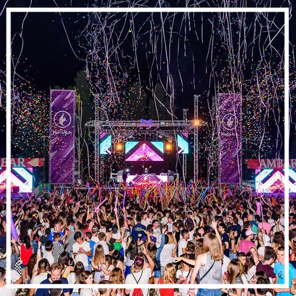 TallarinaOnTour's tweet photo. 🎉CONFETTI🎉
SÁBADO!!
llenemos nuestras vidas de color, y al que no le guste....
que no mire!!!!
nos vemos el 28 de julio en el medusa sun beach???
#santibertomeu #tallarinaontour #bethunder #actitudthunder https://t.co/zJzJCobOzl