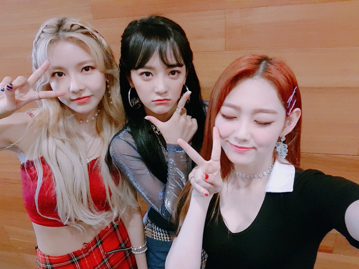 Gugudan Japan Gugudansemina がショー K Popの中心 に出演 今日はセクシーな衣装で登場 毎回違う可愛い衣装にも注目して見てくださいね 구구단세미나 Semina セジョン ミナ ナヨン T Co 0vxj7xzouh Twitter