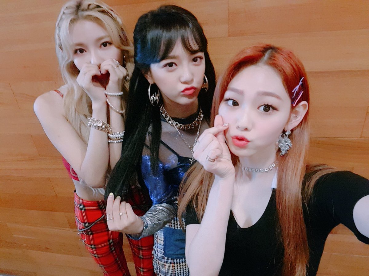 Gugudan Japan Gugudansemina がショー K Popの中心 に出演 今日はセクシーな衣装で登場 毎回違う可愛い衣装にも注目して見てくださいね 구구단세미나 Semina セジョン ミナ ナヨン Gugudan Japan Gugudansemina がショー K Popの中心 に出演 今日はセクシーな衣装で登場 毎回違う可愛い衣装にも注目して見てくださいね 구구단세미나 Semina セジョン ミナ ナヨン