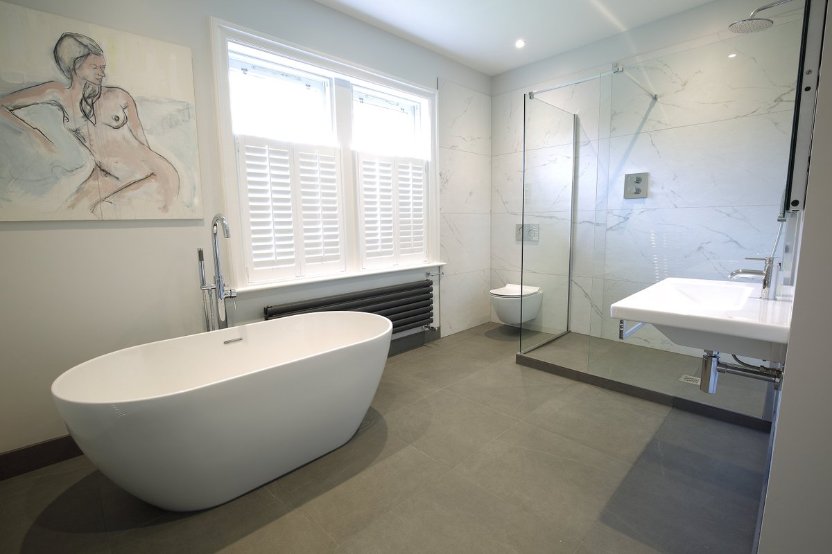 This weeks #BathroomOfTheWeek has to be the beautiful minimalist #bathroom supplied by Inter Ceramica last year,

What a stunning design! 

#InterCeramica #InteriorsTransformed #PreviousWork #BeautifulBathroom