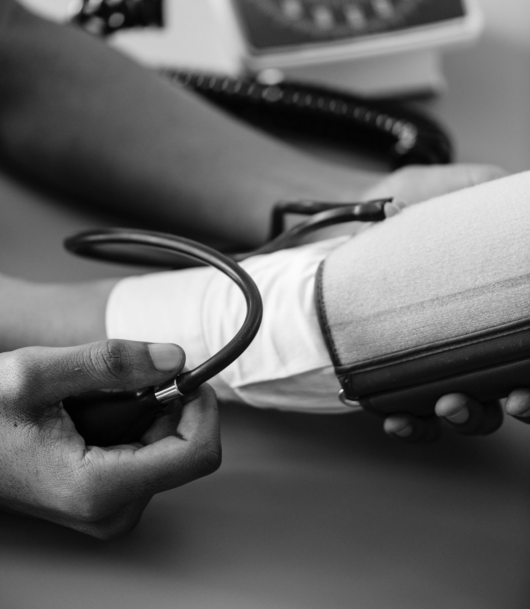 semfyc's tweet photo. "Esta actualización de la guía europea establece que el diagnóstico de HTA debe realizarse en base a medidas repetidas de PA en consulta. Se considera que uno es hipertenso si de forma repetida presenta cifras de PA ≥140 y/o 90 mmHg"

https://t.co/E7YfG1UY5U

#HTA #BloodPressure https://t.co/EIj3230vbO