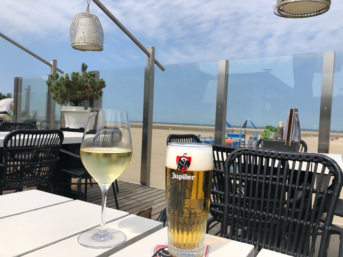 😎🍴🍸 (@ Strandpaviljoen Paal 10 in Ouddorp, Zuid-Holland w/ <a href="/mirjambeb/">Mirjam v Bebberen</a> <a href="/henkravenschot/">Henk Ravenschot</a>) swarmapp.com/c/0Q8tcKwi2Co