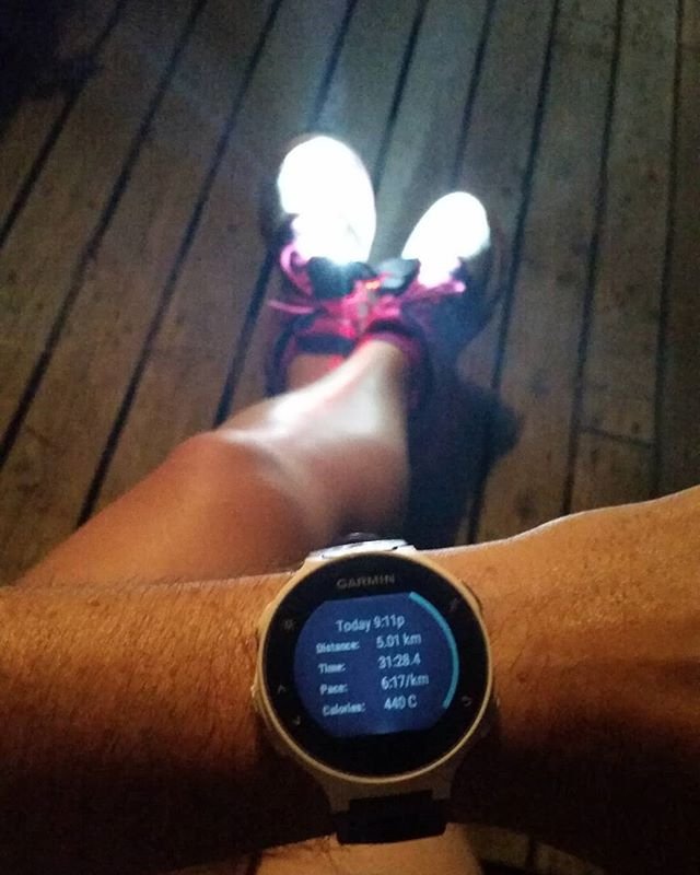 NightTechGear's tweet photo. As the sun goes down you still need to been seen. I luckily ran with my #nighttechgear shoe lights and came across three people who commented "nice shoes". I could barely see them on coming on the other side of the road. Runners - you NEED to be seen!! #๐ท @pipersrun https://t.co/Tcq9NGGX3c