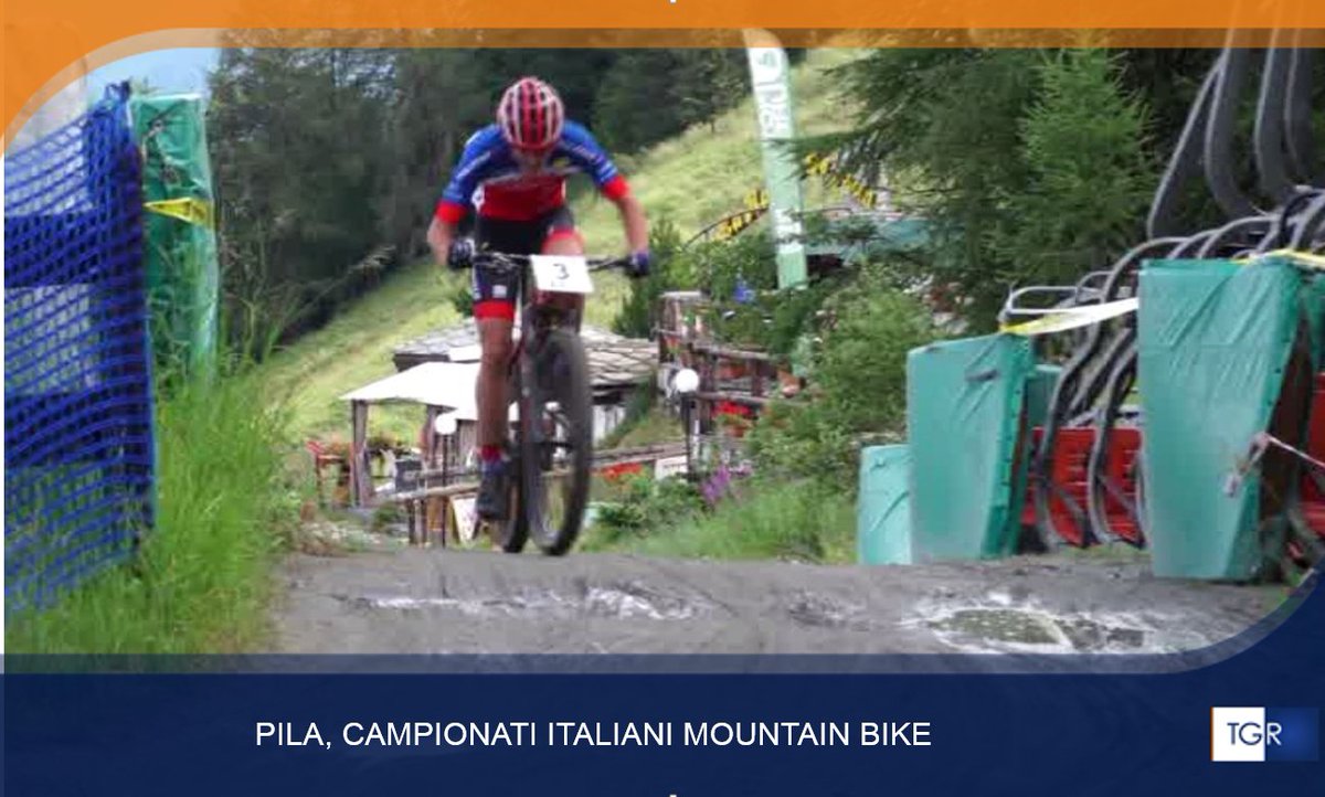 TgrRaiVdA's tweet photo. Tg14.00 siamo in diretta da #Pila per i campionati italiani di mountain bike @M_Signorelli81 per la cronaca #incidente stradale #Bard; Monte Bianco off limits fino al 1 agosto per chi non ha prenotato un posto letto al Gouter @CourmayeurMontB @Prefet74 In studio @ElenaBaiocco https://t.co/ZCv5Mz6Qt4