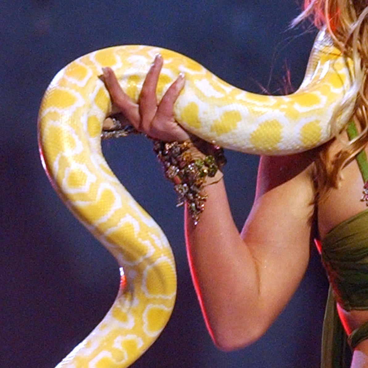 CultOfBritney's tweet photo. Britney Spears. September 6th 2001. DETAILS. @BritneySpears https://t.co/yPKxXLrr0Q