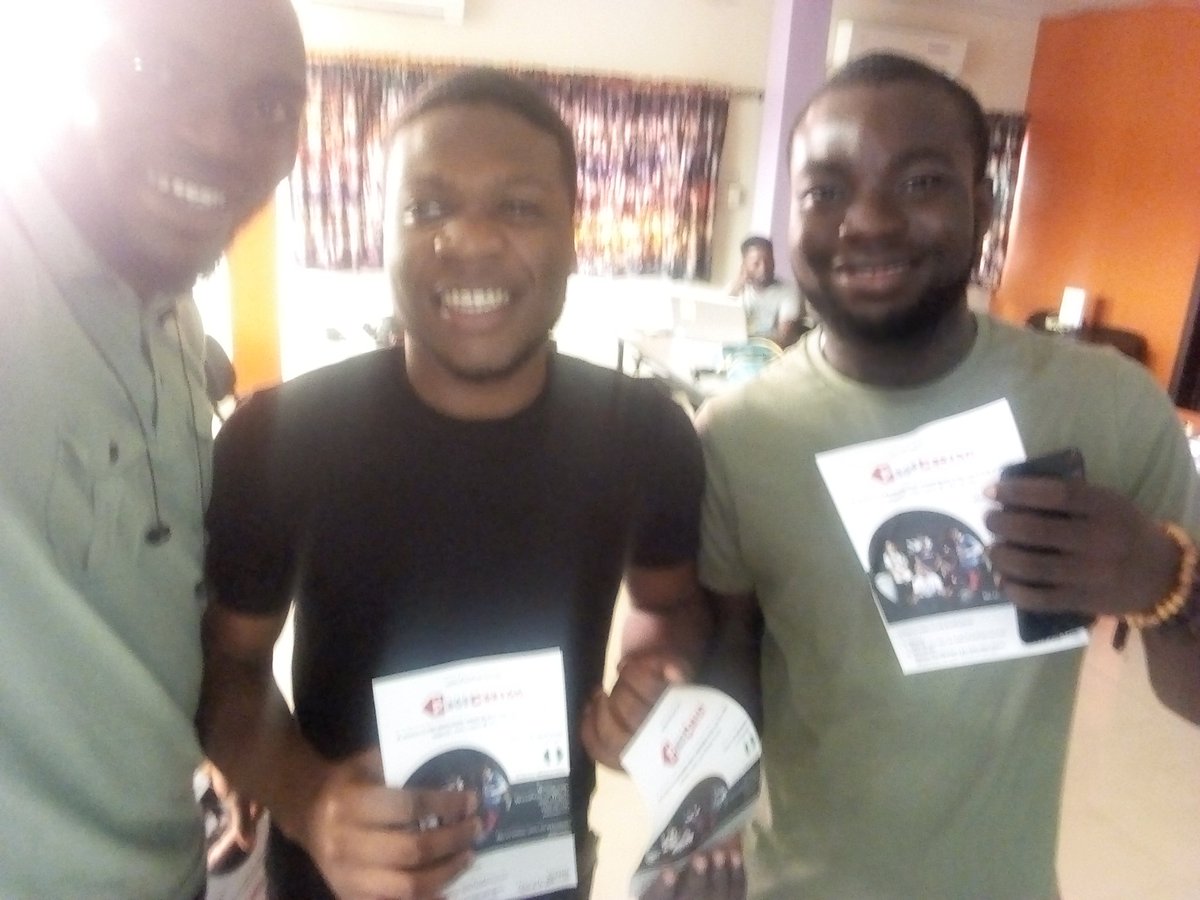 godwin_kachi's tweet photo. #Innovation I was there at the #developerparapo meet up for #forloopIbadan meet up and we met this happy guys ready to promote #pagecarton framework. https://t.co/xPti9E2wNx