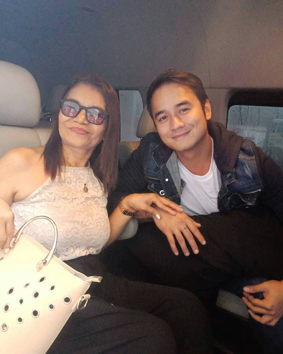 HukbongJM's tweet photo. quick meet uo after the mallshow.. thank you @1migueldeguzman .. thank you tita han,tito ron at sa buong family! ❤
#JMxRKXentroMallTour 
#ShadowDaysAreOverJM https://t.co/Xd548Vmra6
