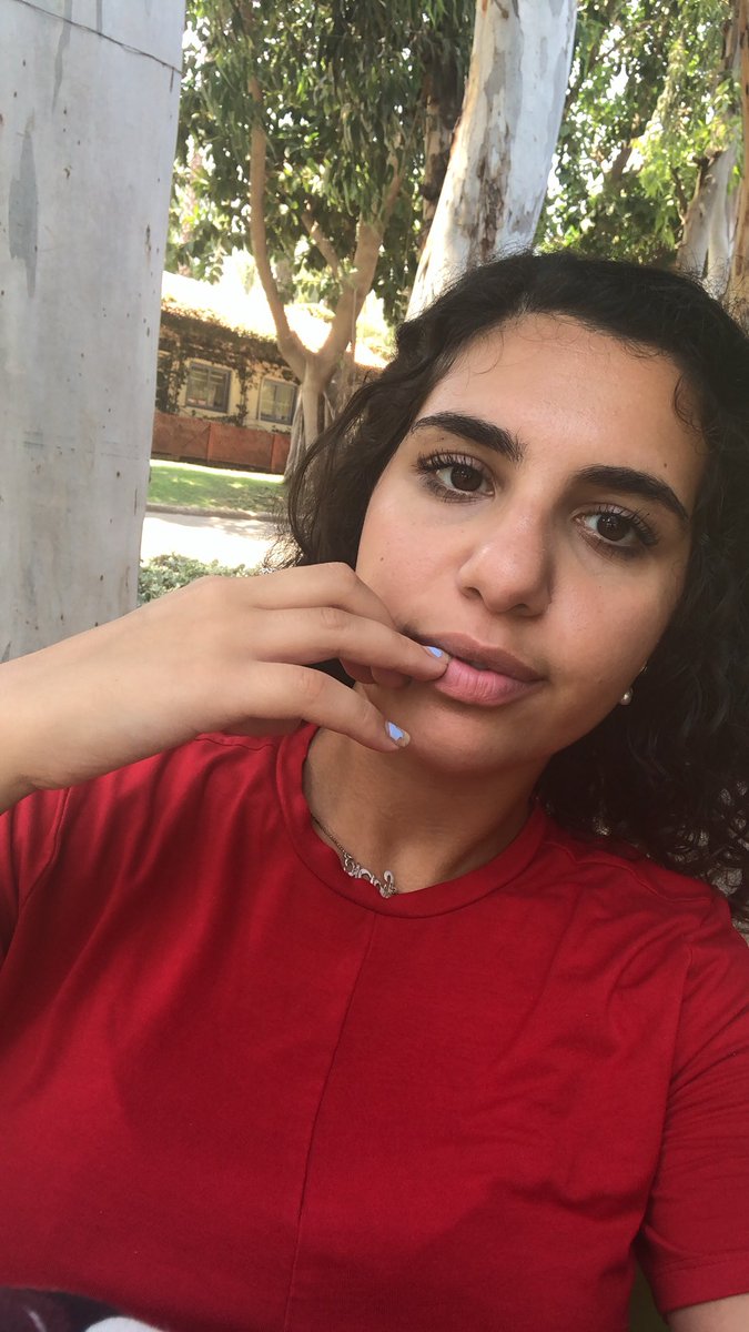 arielkazer's tweet photo. Ok, ok, I think I just found my #doppleganger @alessiacara https://t.co/jlFH19MSOy