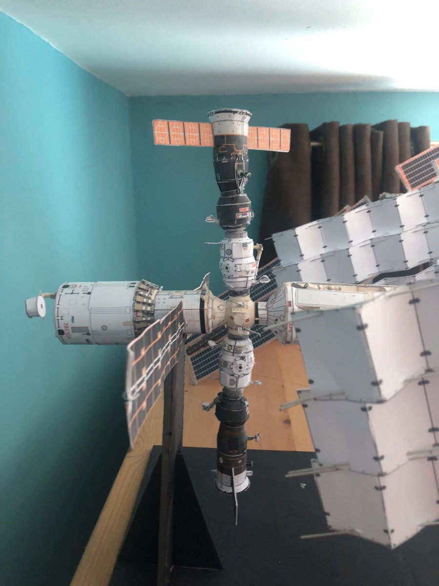 paperrocketman's tweet photo. #ISS #ProgressM is now docked along with a #Soyuz to the @Space_Station @NASA @roscosmos
@Axm61 @Lunar_Luster  #stoptheflopclub https://t.co/AgPlXsHiPl