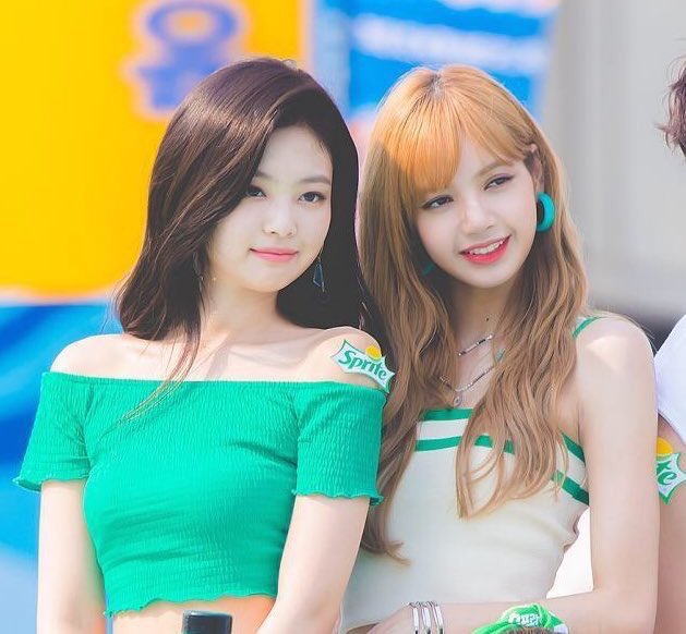 Ialisapics's tweet photo. true beauties 

#BLACKPINK #LISA #JENNIE #리사 #제니 https://t.co/TUZPgmZkN6
