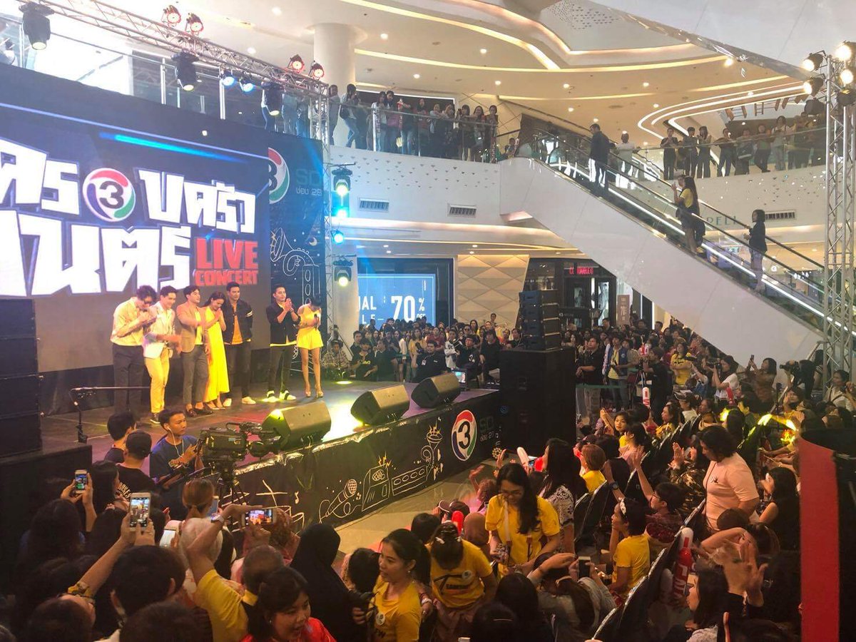 zpell_official's tweet photo. ภาพบรรยากาศ หนาแน่นไปด้วยแฟนๆจากละครช่อง 3 กับงาน “ครอบครัวดนตรี Live Concert” ที่ ชั้น G Zpotlight @ ZPELL
ใกล้ชิดดาราจากละครเรื่อง #เกมเสน่หา #Myheroวีรบุรุษสุดที่รัก #PRIM และ #ARMSONG https://t.co/GGihG1lp5B