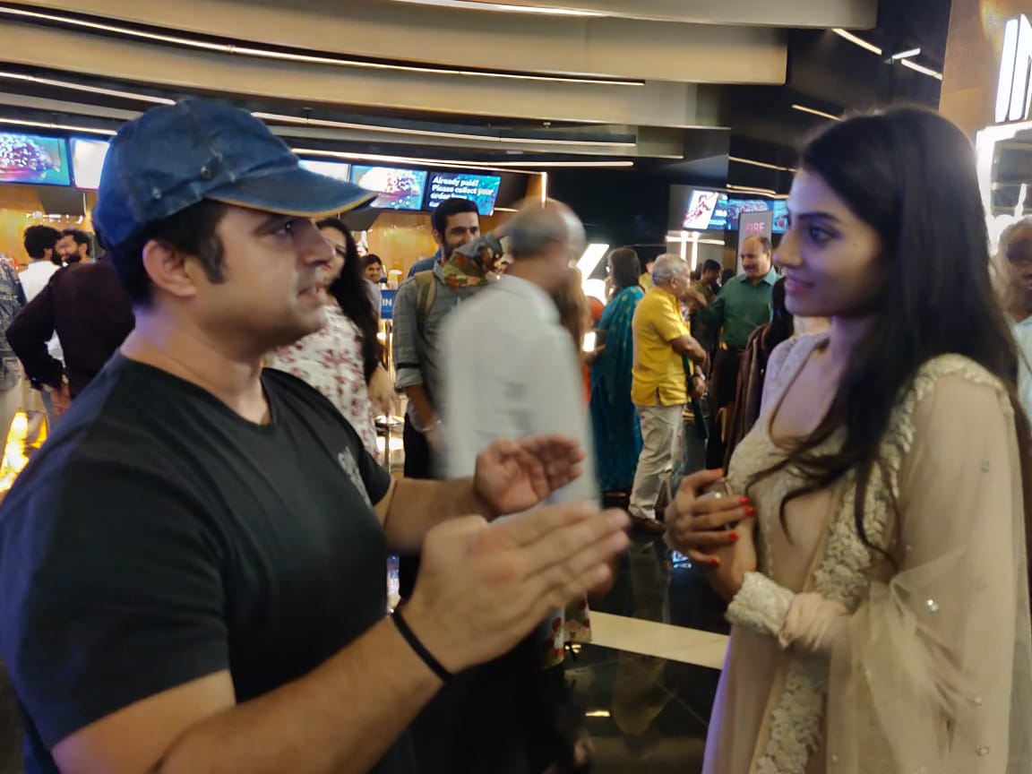 ninadkamat_'s tweet photo. Last night at the screening of @31DivasFilm starring a very dear friend @ReenaAggarwal  .  #ReenaAsMeeraInCinemasNow go watch the movie now!! Fabulously directed by Ashish Bhelkar and amazing acting by Reena Aggarwal, Mayuri Deshmukh @shashank_ketkar . All the best to you guys! https://t.co/20vy2O81rZ