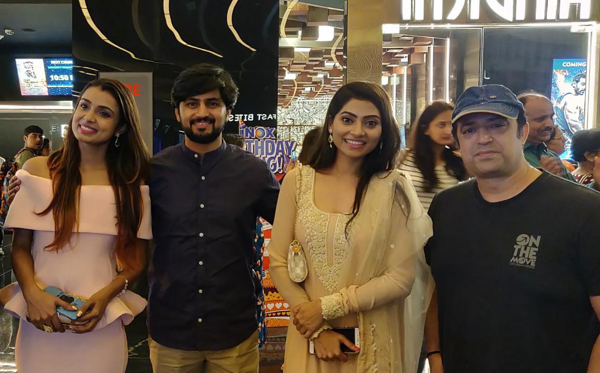 ninadkamat_'s tweet photo. Last night at the screening of @31DivasFilm starring a very dear friend @ReenaAggarwal  .  #ReenaAsMeeraInCinemasNow go watch the movie now!! Fabulously directed by Ashish Bhelkar and amazing acting by Reena Aggarwal, Mayuri Deshmukh @shashank_ketkar . All the best to you guys! https://t.co/20vy2O81rZ