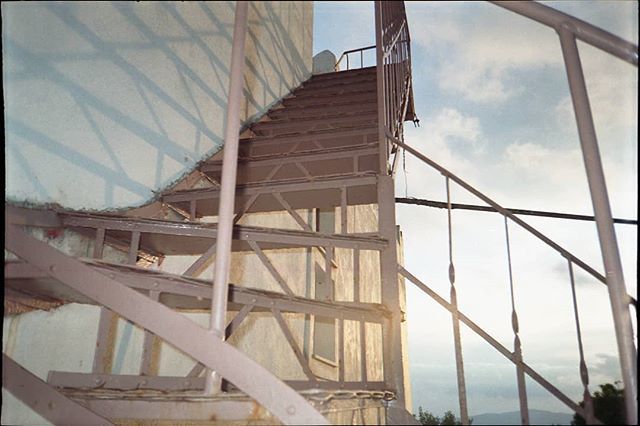 object_e's tweet photo. STH.
.
#stairs #stairway #steps #ascend #ascending #paros #fujifilm #nikon #scan #bluesky #aegean #nikonAF240 #film #filmphotography #filmphoto #filmfeed #filmcommunity #filmisnotdead #ishootfilm #fuji #analog #fujicolor200 #filmlove #metalsteps #abandon… https://t.co/M0NahSt26P https://t.co/pZr6hrDkkd