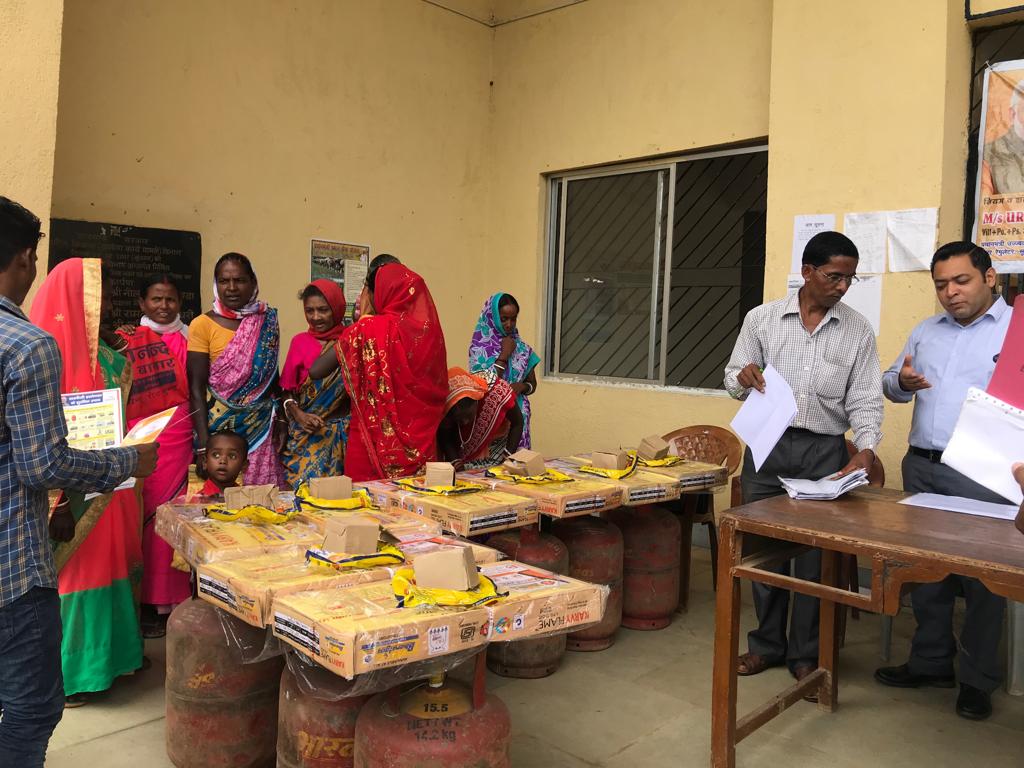 ujjwalaranchi's tweet photo. Distribution of Gas Connection and Stoves among the beneficiaries at Sonahatu block campus under PMUY

@cmojhr @DC_Ranchi @DDC_Ranchi @npgjas @IoclJharkhand @BPCLimited @HPCL @IndianOilcl @PMUjjwalaYojana https://t.co/jPsRH6Z9dG