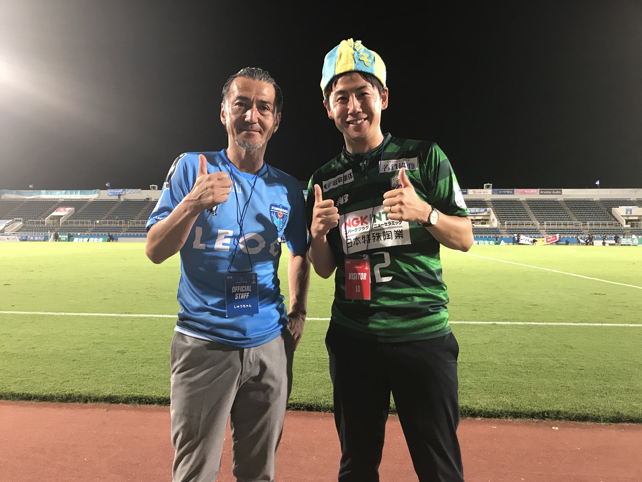 平松伴康 ひらとも 改め ヘイ ひらとも になりました ダンディーな方でした 横浜fc のスタジアムdj 江原シュウさん 勝利後はサポーターさんと選手を交えて喜びを分かち合ってるそうです それぞれチームの特色があって勉強になりました うち