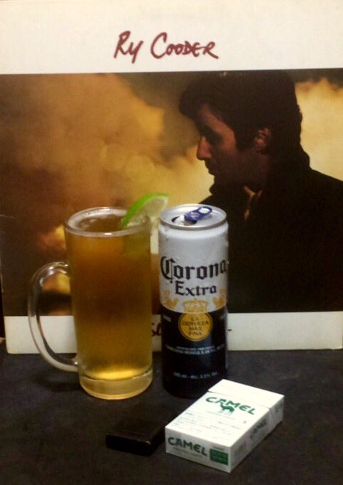 SKYLINE_E_ECR33's tweet photo. .
黒エビス
からの
#コロナエクストラ
(#CoronaExtra)
にスイッチ
.
お伴のレコードも
#ライクーダー
#スライド天国
これも木曜の音盤巡礼
#グルーヴィン福岡 での収穫
.
気分で選んだが
よく考えたら
ライクーダーと
メキシコビール
テッパン過ぎな組合せ(笑)
#RyCooder
#TheSlideArea
#NowPlaying https://t.co/obOebPmVNL