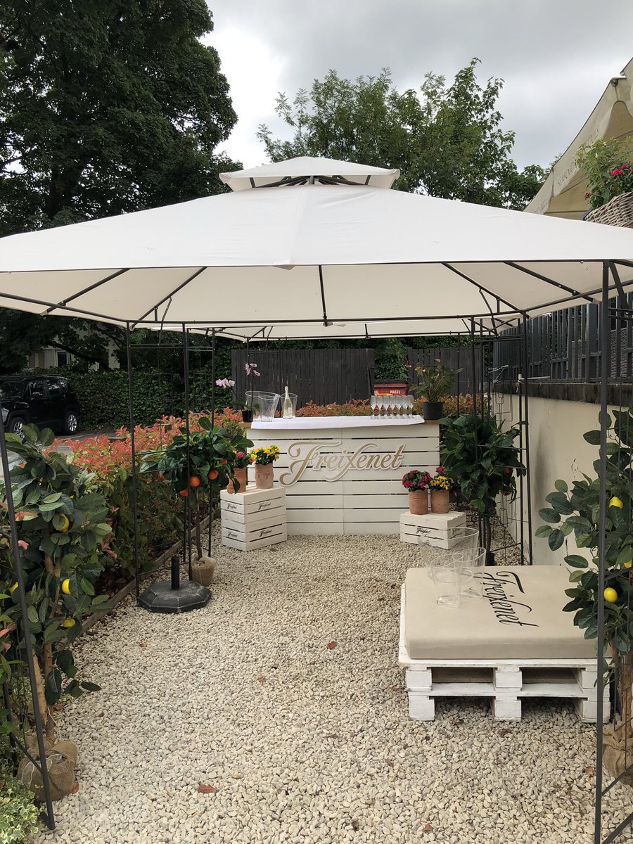 PrincePrincePub's tweet photo. Party day here.... come join us 🤪🍻🥂 https://t.co/A8sCwray3N