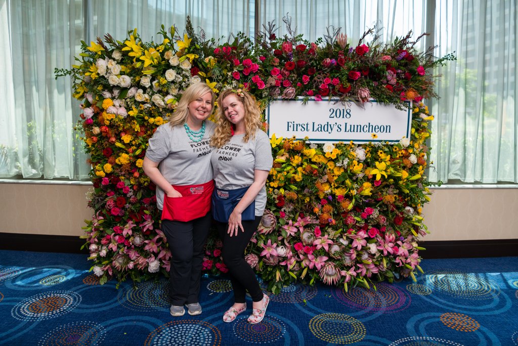 2018 First Lady’s Luncheon with American Grown Flowers rosegoldevent.wordpress.com/2018/07/21/201…
