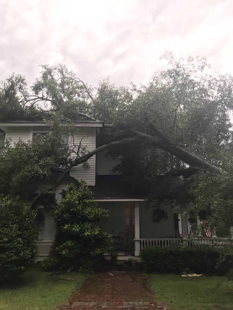 coopercourt2115's tweet photo. Newnan GA #Fox5 #fox5atl #Fox5StormTeam https://t.co/X2lIj22C1X