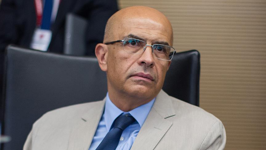 CHP'nin tutuklu milletvekili Enis Berberoğlu, açlık grevinden vazgeçerek ailesi, avukatları ve milletvekilleriyle açık-kapalı görüşe çıkmama, mahkemelerde savunma hakkını kullanmama ve dışarıyla haberleşmeyi kesme' kararı aldı. 

m.facebook.com/story.php?stor…