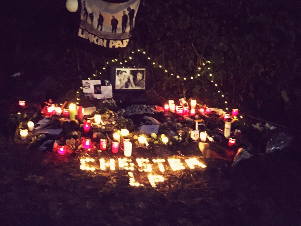 Stephi1224's tweet photo. @LPLive 20.7.18  Leipzig Germany Memorial for Chester https://t.co/CrlAd9QU9T
